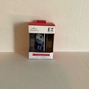 Hallmark E.T. Extra-Terrestrial Retro Video Cassette Case VHS Red Box Ornament